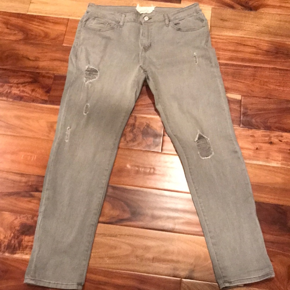 Distressed ankle jeans